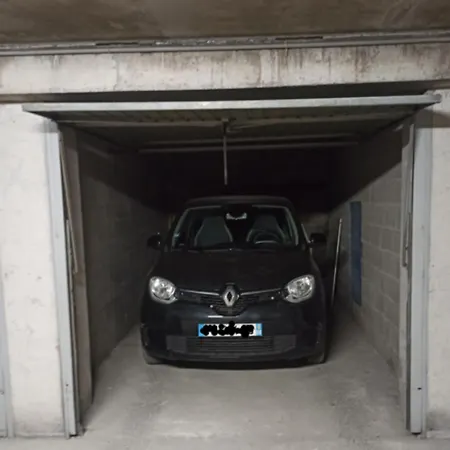 Apartman Air-conditioned With Park And Swimming Pool A *