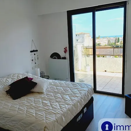 Air-conditioned With Park And Swimming Pool A