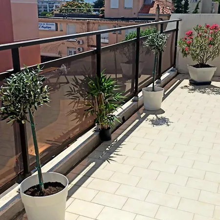 Apartment Air-conditioned With Park And Swimming Pool A *