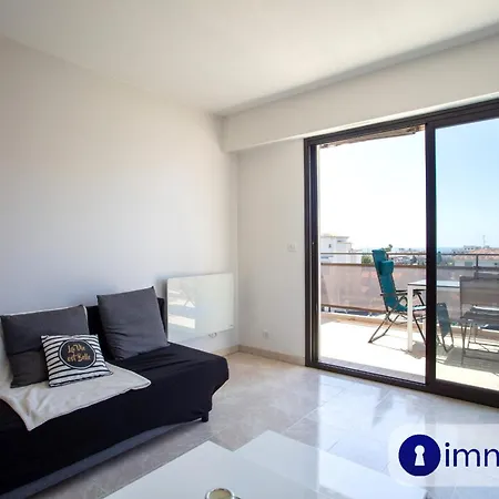 Apartment Air-conditioned With Park And Swimming Pool A