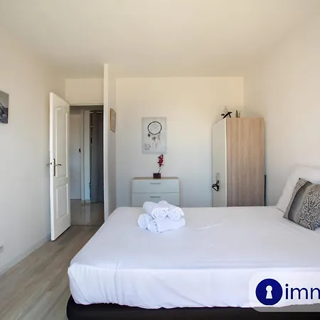 Air-conditioned With Park And Swimming Pool A Apartman *