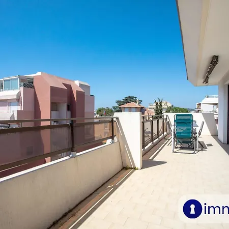 Air-conditioned With Park And Swimming Pool A Apartman