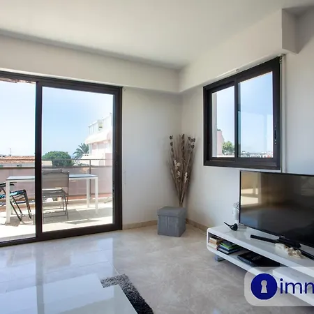 Apartment Air-conditioned With Park And Swimming Pool A