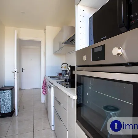 Apartment Air-conditioned With Park And Swimming Pool A *