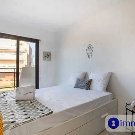 Air-conditioned With Park And Swimming Pool A