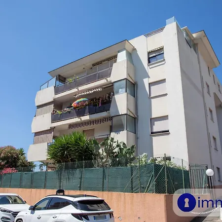 Air-conditioned With Park And Swimming Pool A Apartman *