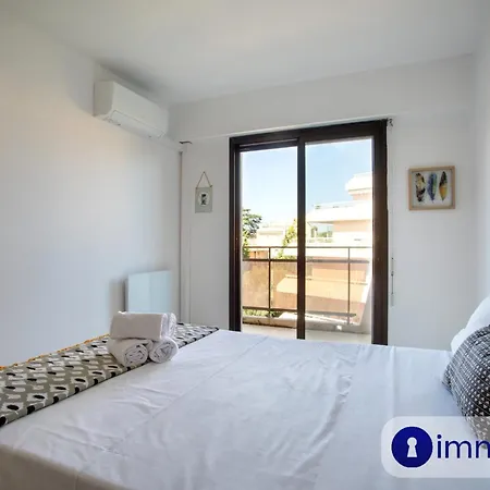 Apartment Air-conditioned With Park And Swimming Pool A *