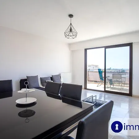 Air-conditioned With Park And Swimming Pool A