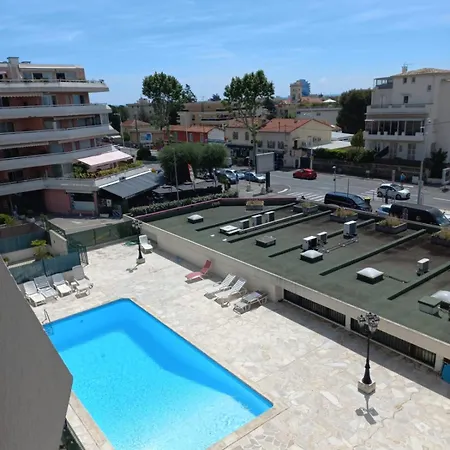 Air-conditioned With Park And Swimming Pool A *